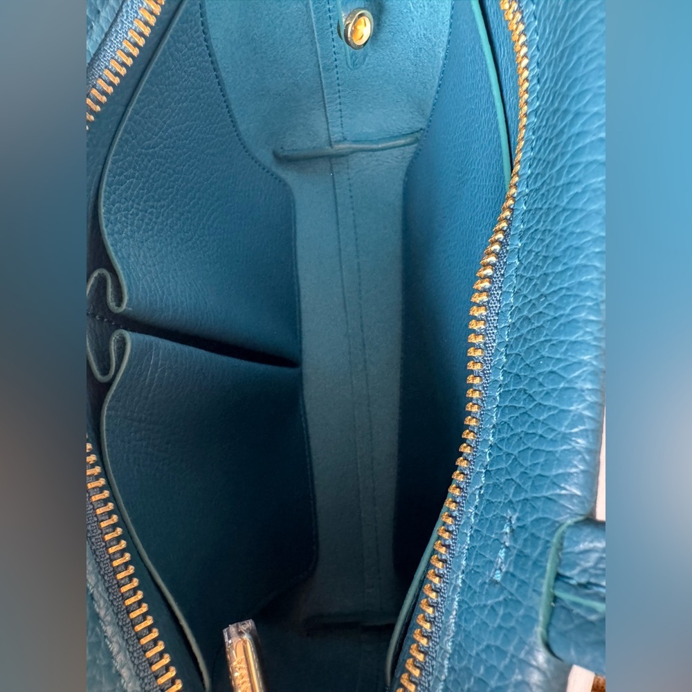 NWT Cuyana Mini Easy Zipper Tote in Jade Pebbled Leather - Picture 8 of 12